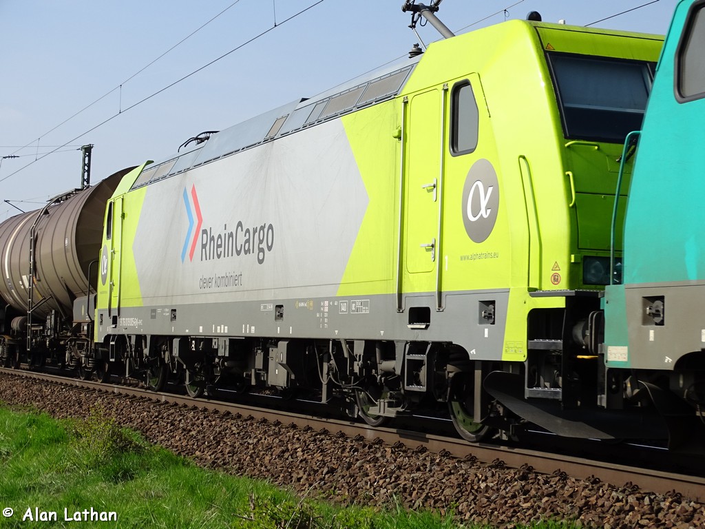 119 005 FMB Trennstelle 8 April 2015
Alpha Trains for Rhein Cargo, still carrying Norwegian N-RHC 
