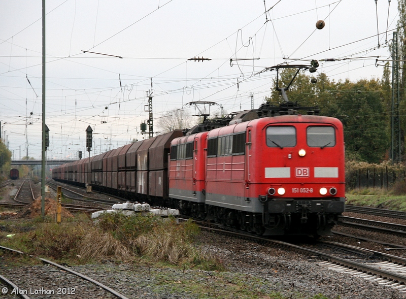 151 052 30 Oct 2012
together with 151 052 on a coal run
