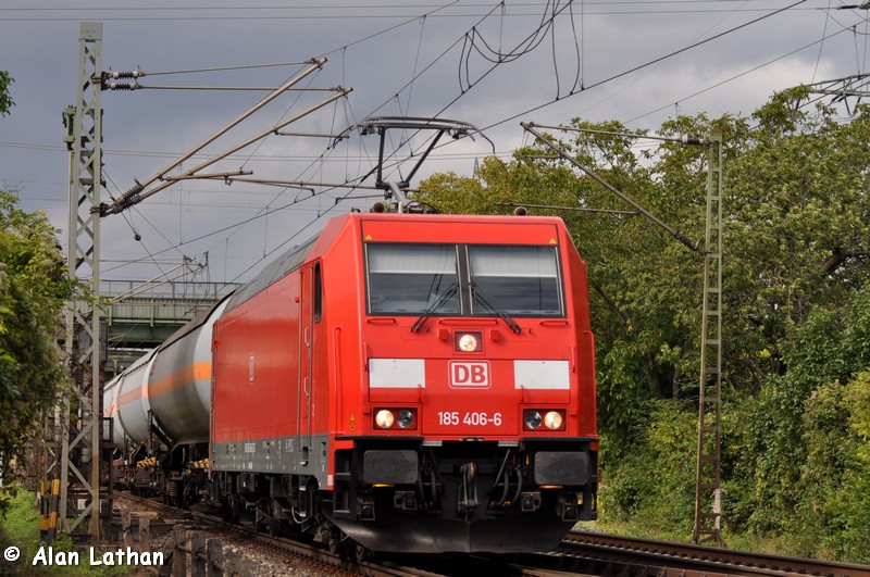 185 406 Wiesbaden-Ost 17 Sept 2013
NVR-Number: 91 86 0185 406-3 D-GC
Green Cargo AB Solna, on hire to DBS Scandinavia, then Bombardier Transportation Kassel, followed by IGE...
