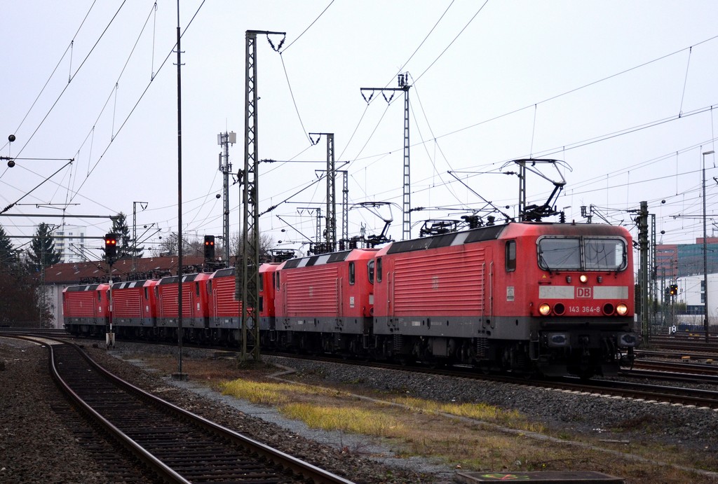 143er Lokzug nach Halle (Saale)
143 364, 640, 350, 055, 332, 972
